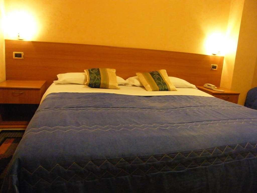 Hotel Residence Memmina Frosinone Habitación foto